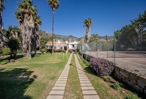 Available - Villa - Marbella - Costa del Sol