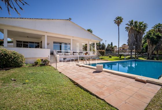 Available - Villa - Marbella - Costa del Sol