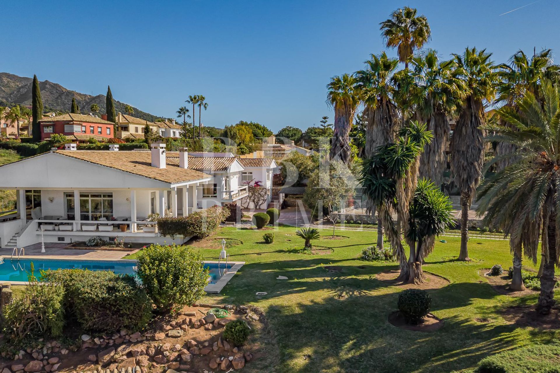 Available - Villa - Marbella - Costa del Sol