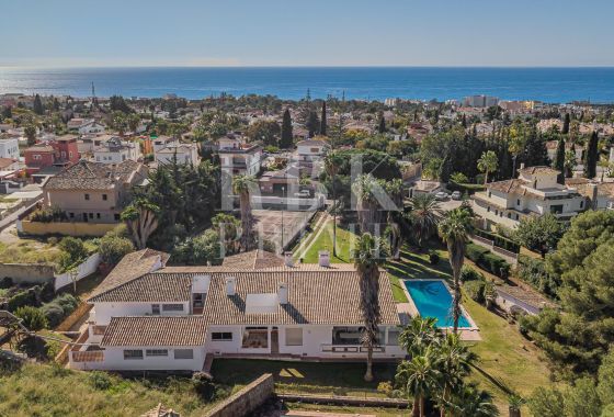 Available - Villa - Marbella - Costa del Sol