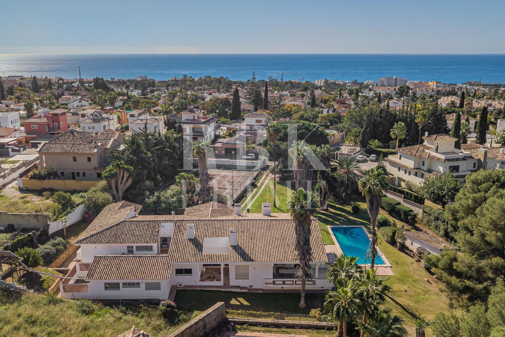 Available - Villa - Marbella - Costa del Sol