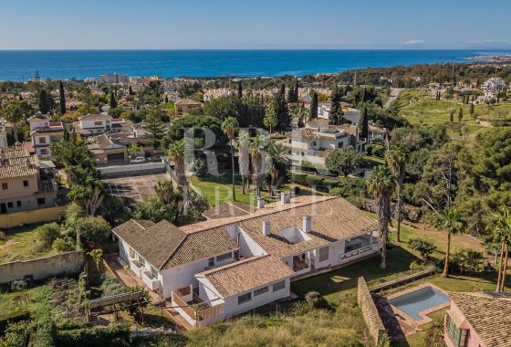 Available - Villa - Marbella - Costa del Sol