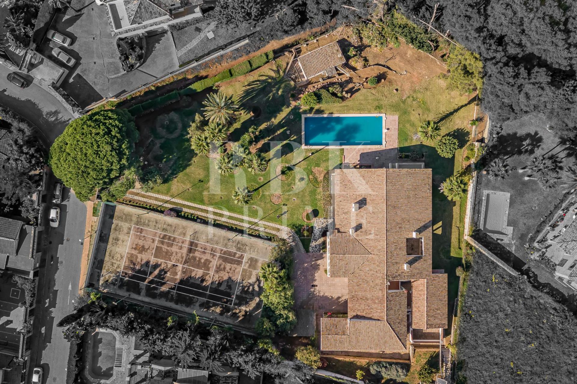 Available - Villa - Marbella - Costa del Sol