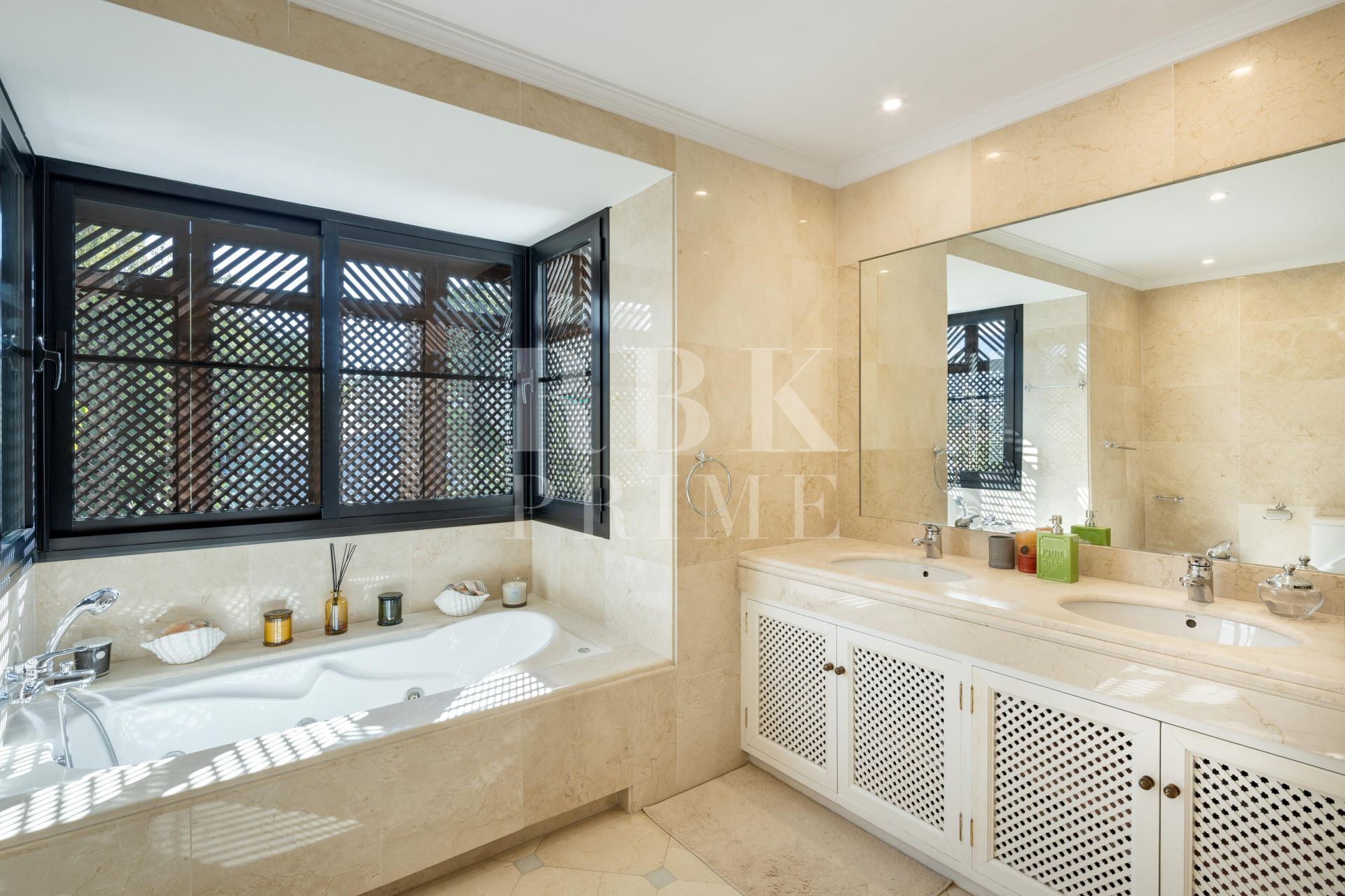 Available - Villa - Málaga - Costa del Sol