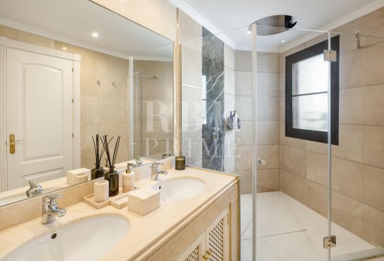 Villa · Available - Málaga