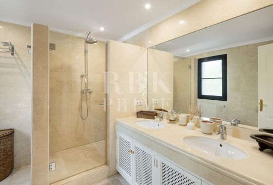 Villa · Available - Málaga