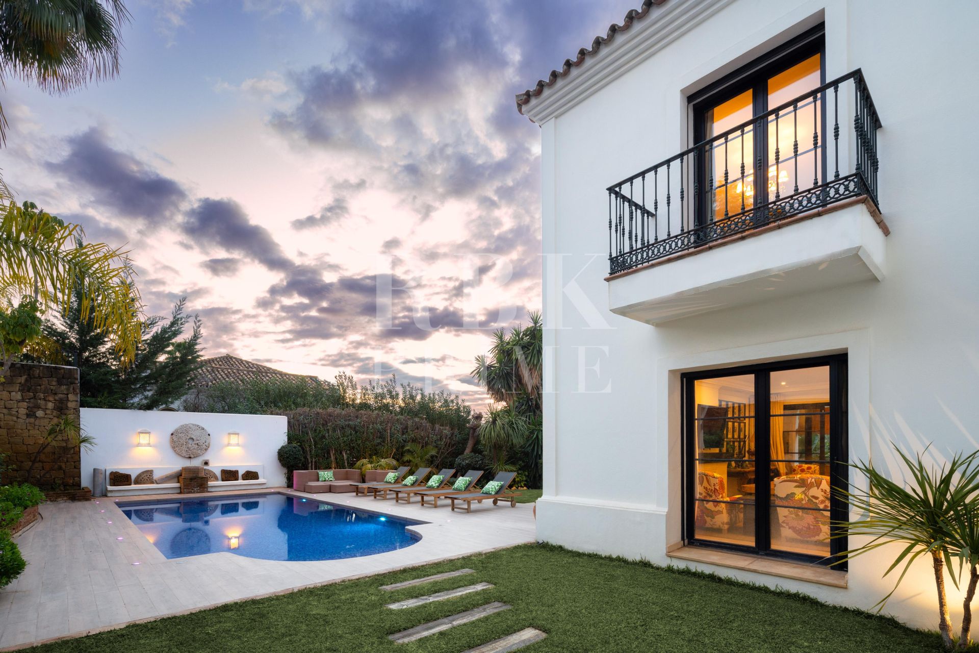 Available - Villa - Málaga - Costa del Sol