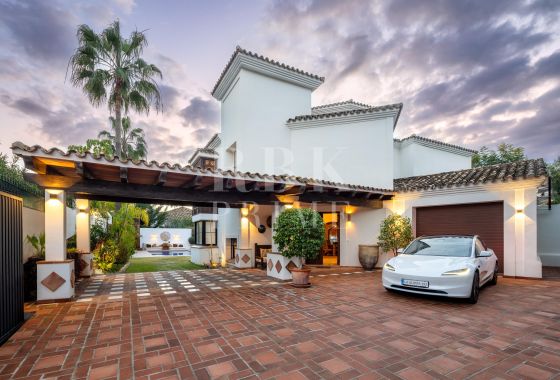 Villa · Available - Málaga