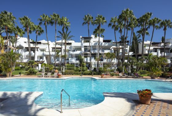 Apartment · Available - Marbella · Málaga