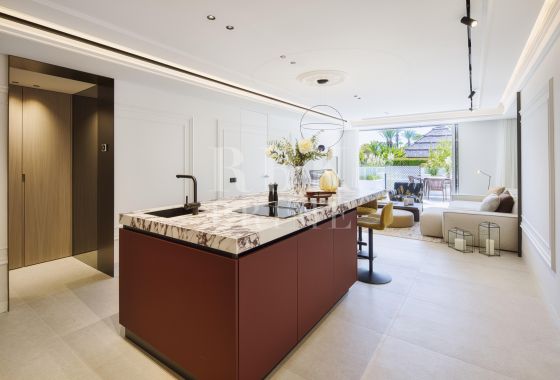 Apartment · Available - Marbella · Málaga