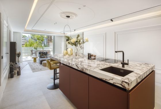 Apartment · Available - Marbella · Málaga
