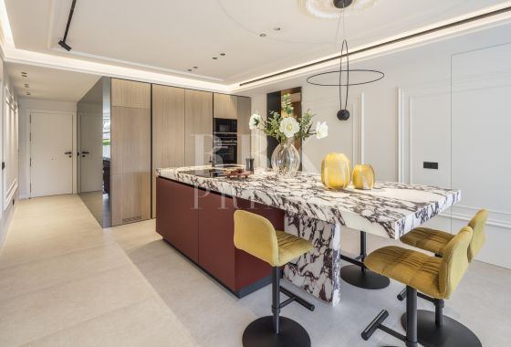 Apartment · Available - Marbella · Málaga