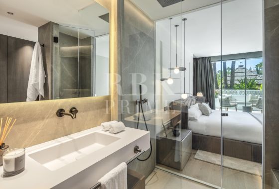 Apartment · Available - Marbella · Málaga