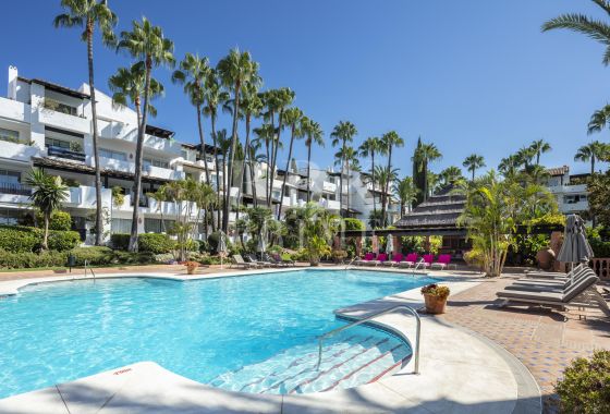 Apartment · Available - Marbella · Málaga