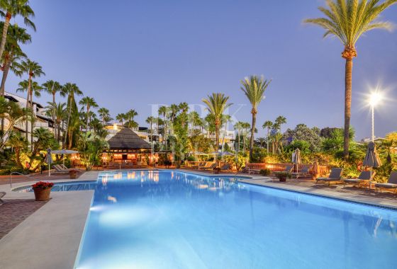 Apartment · Available - Marbella · Málaga