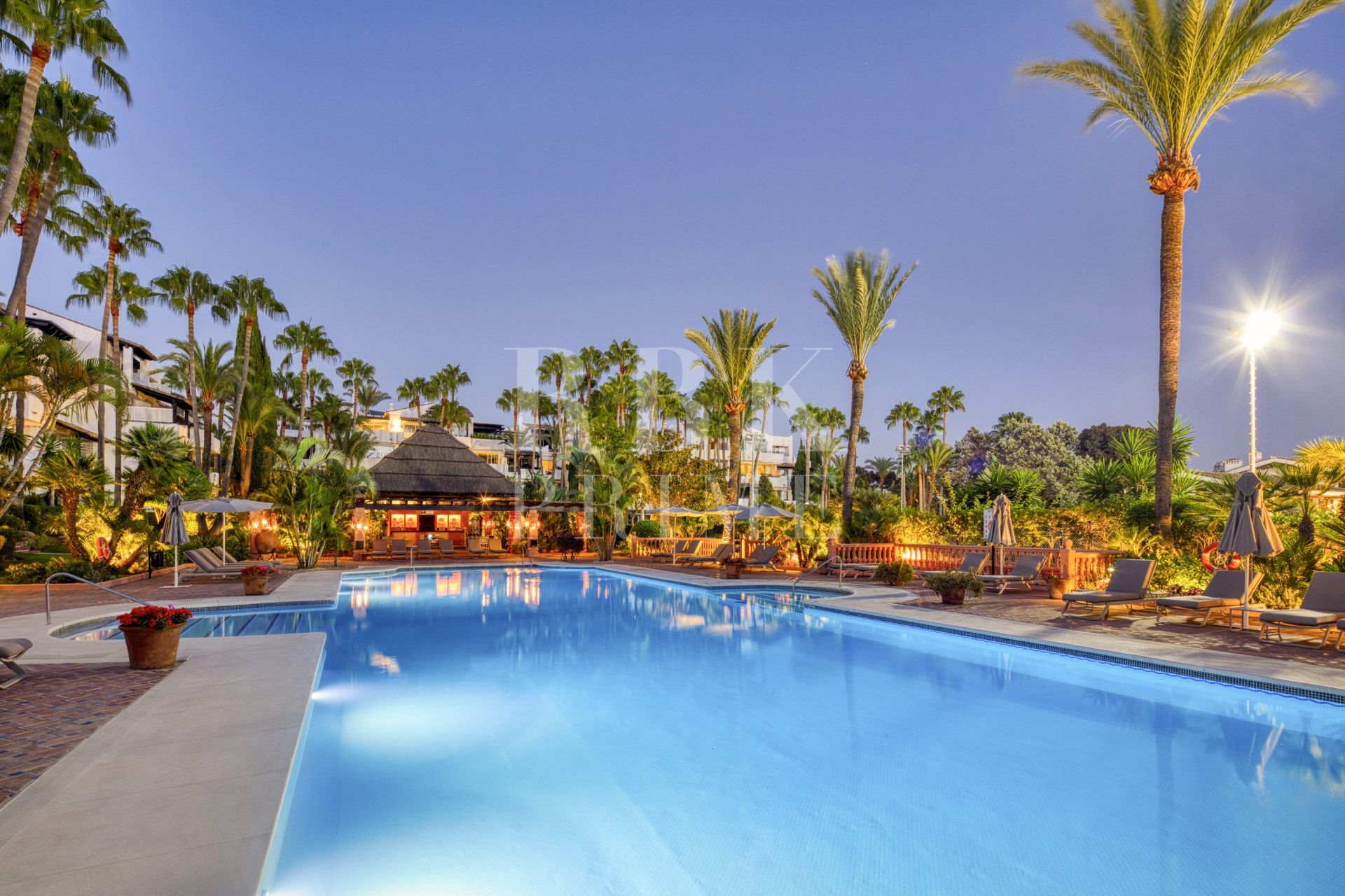 Available - Apartment - Marbella - Costa del Sol