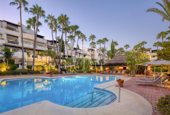 Apartment · Available - Marbella · Málaga