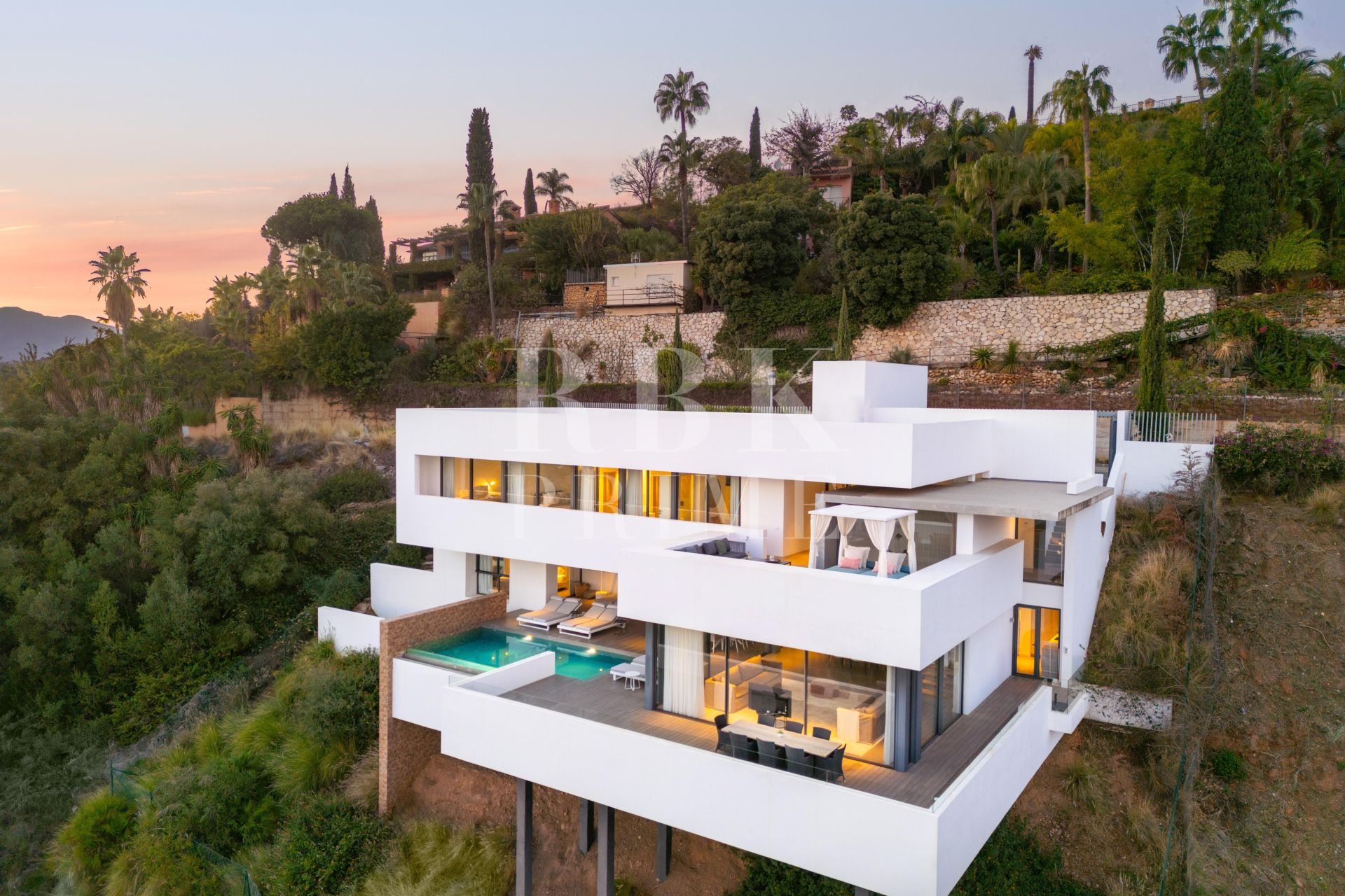 Available - Villa - Málaga - Costa del Sol