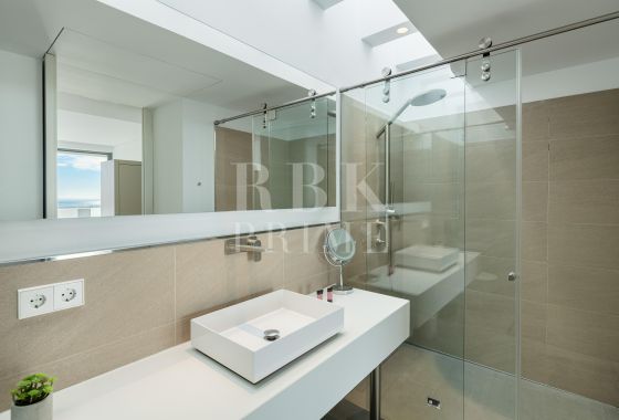 Villa · Available - Málaga