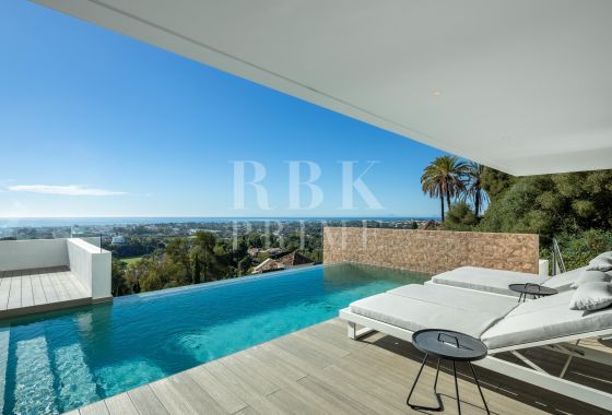 Villa · Available - Málaga