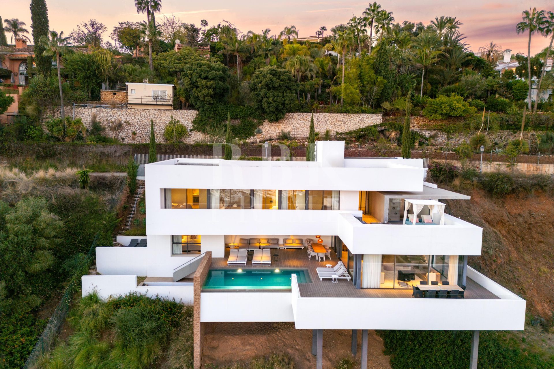 Available - Villa - Málaga - Costa del Sol
