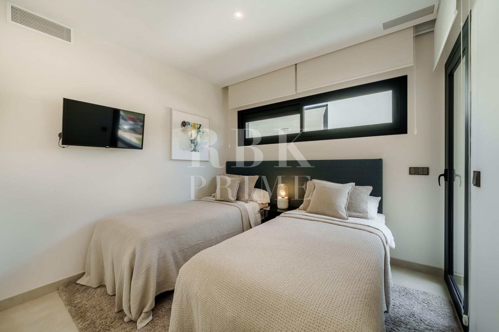 Available - Semi-detached house - Marbella - Costa del Sol