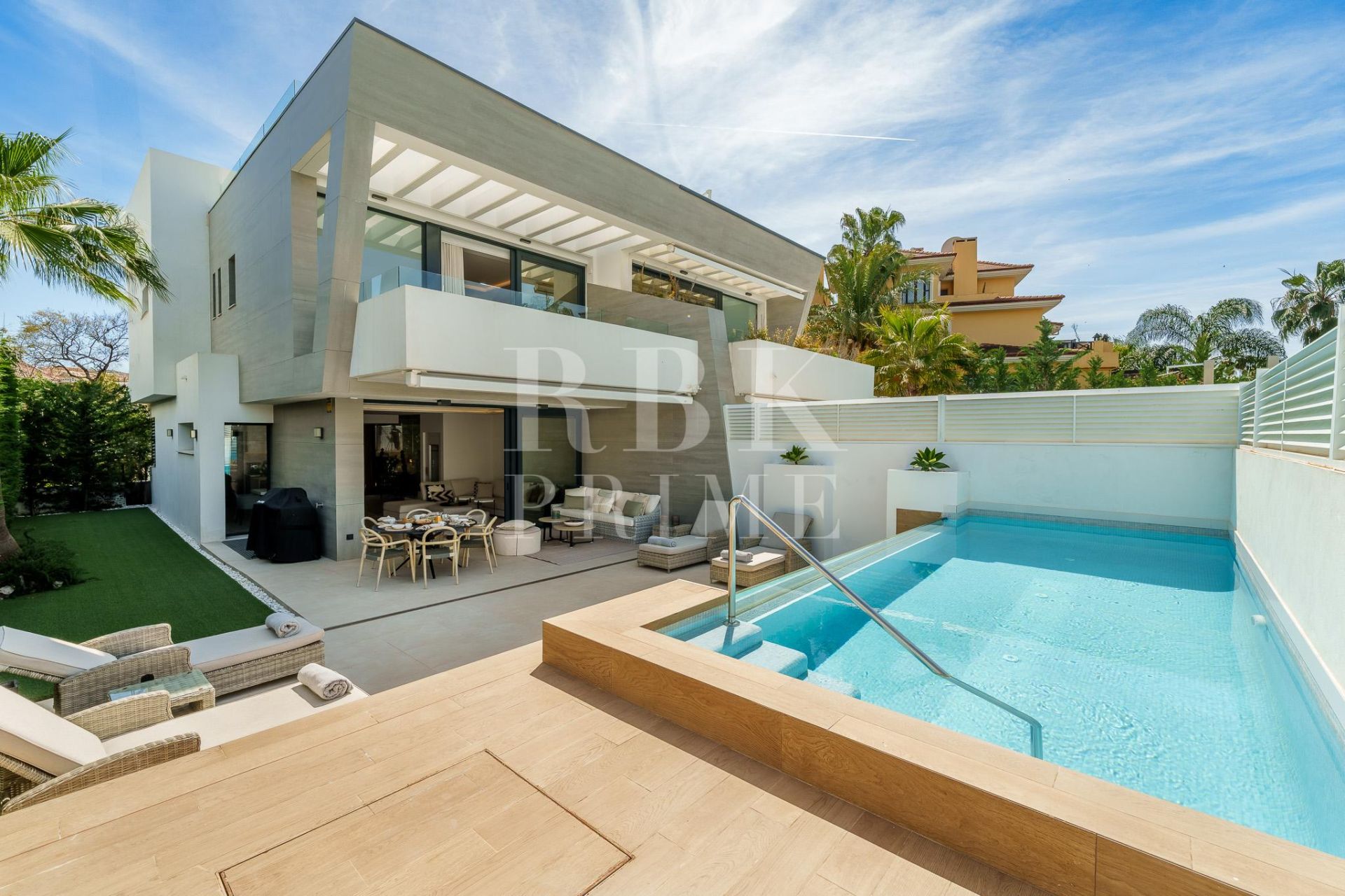 Available - Semi-detached house - Marbella - Costa del Sol