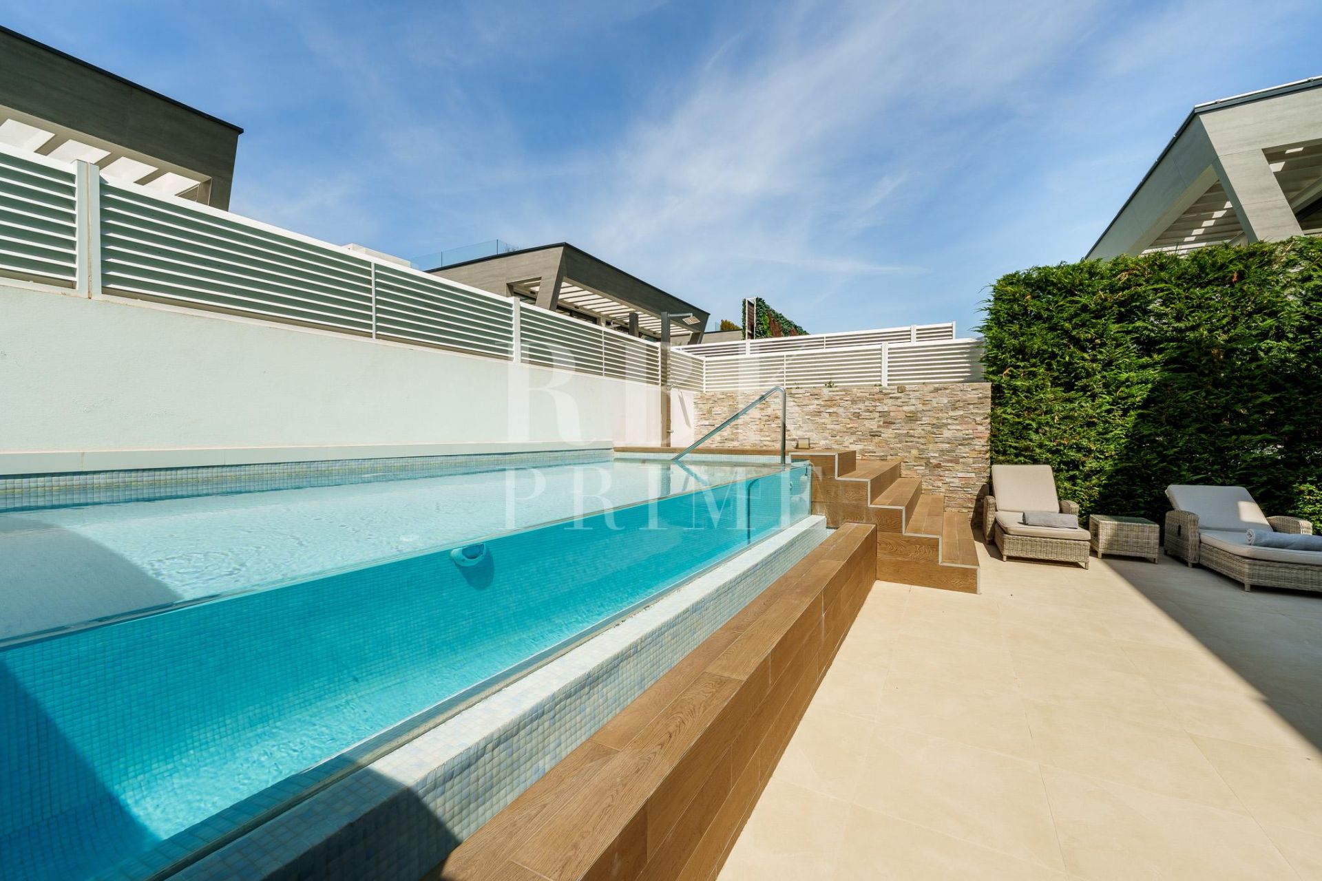 Available - Semi-detached house - Marbella - Costa del Sol