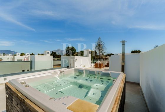 Available - Semi-detached house - Marbella - Costa del Sol