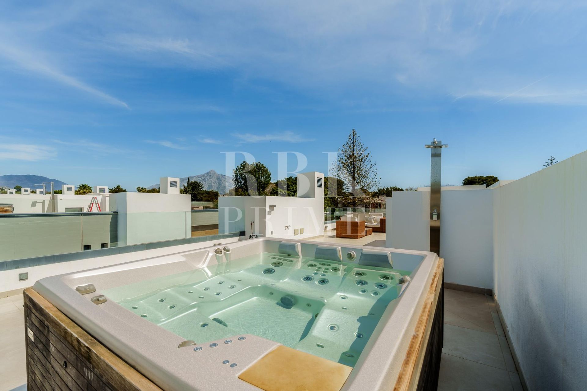 Available - Semi-detached house - Marbella - Costa del Sol