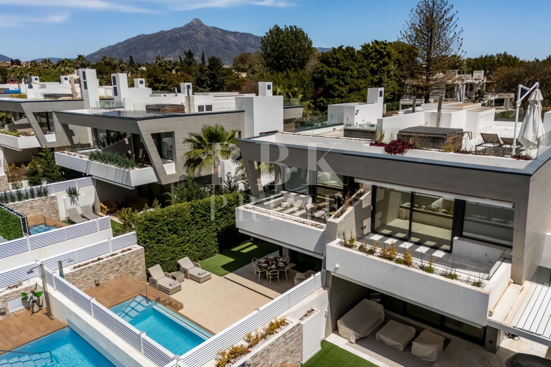 Available - Semi-detached house - Marbella - Costa del Sol