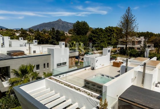 Available - Semi-detached house - Marbella - Costa del Sol