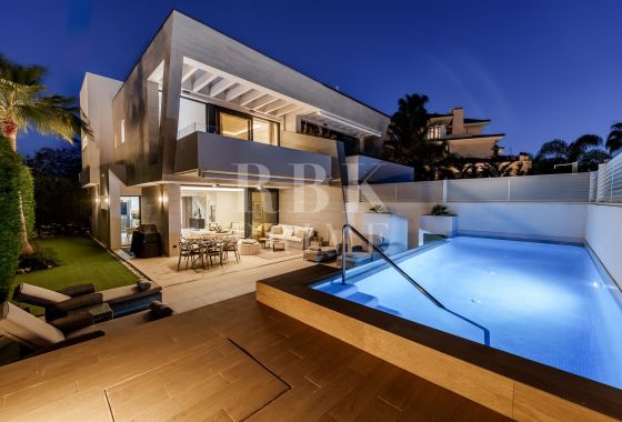 Available - Semi-detached house - Marbella - Costa del Sol