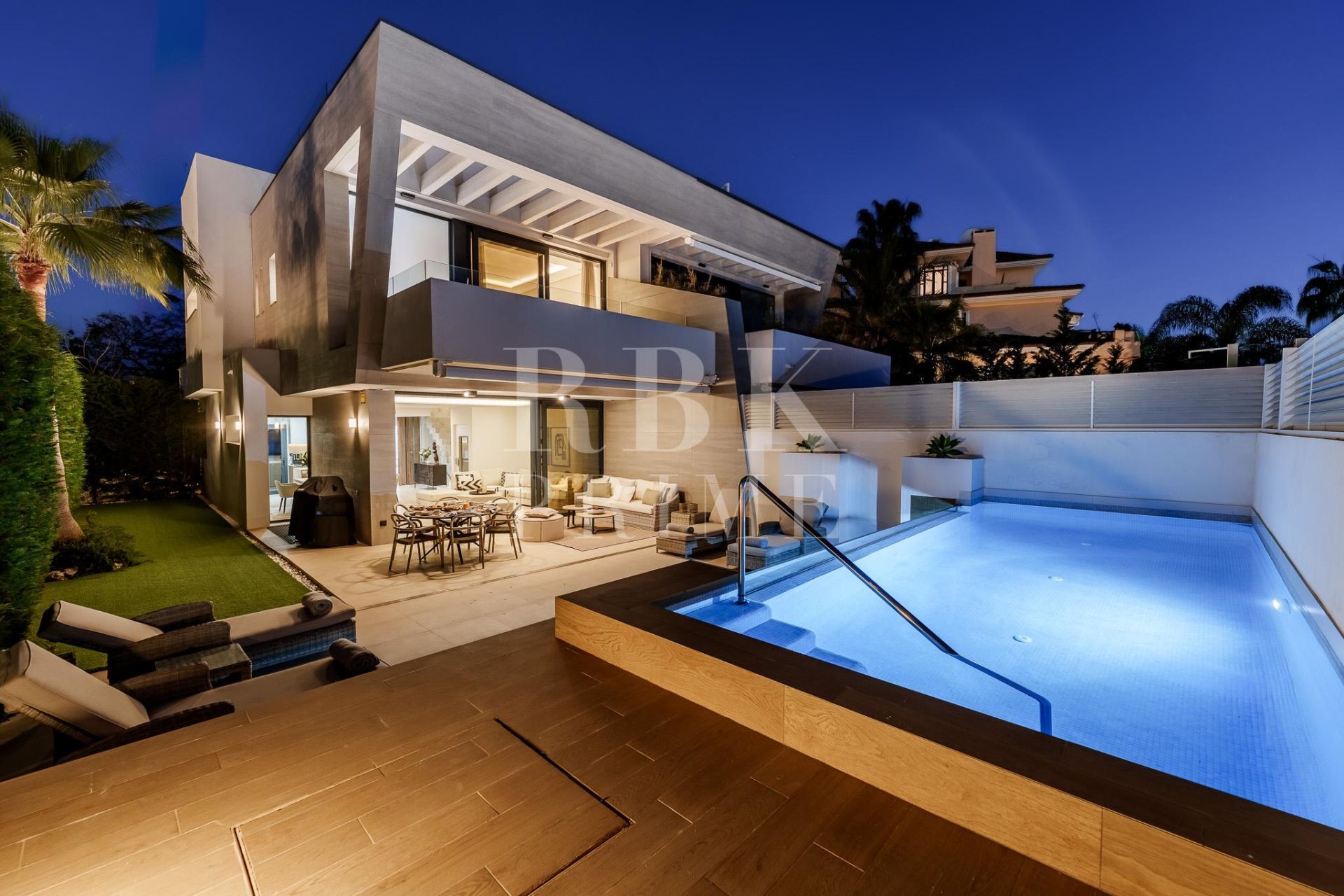 Available - Semi-detached house - Marbella - Costa del Sol