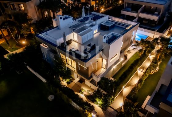 Available - Semi-detached house - Marbella - Costa del Sol
