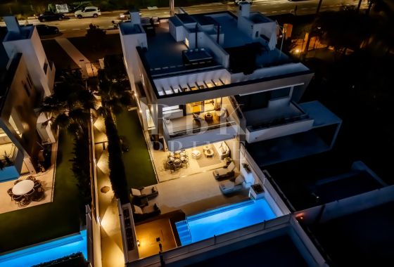 Available - Semi-detached house - Marbella - Costa del Sol