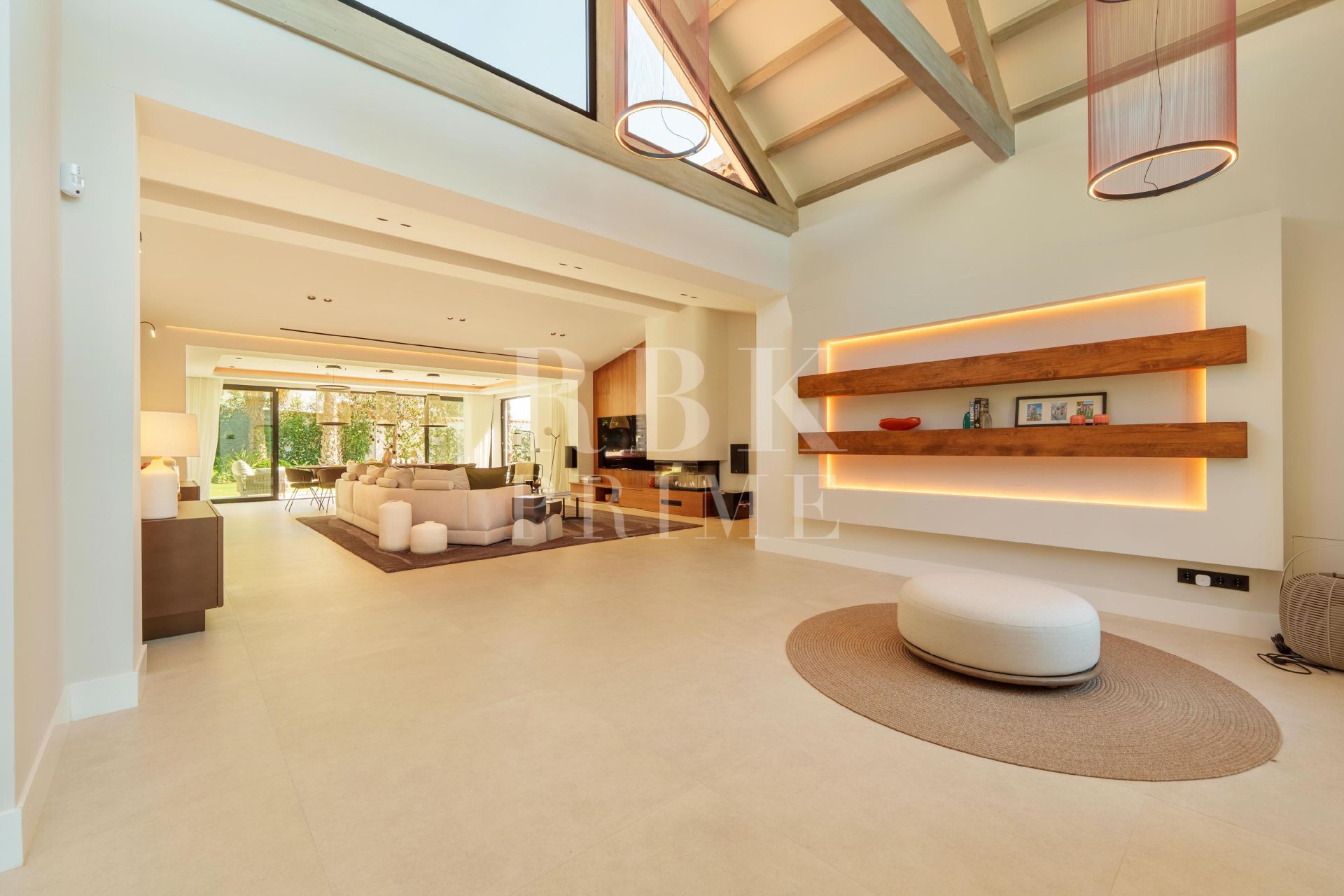 Available - Villa - Marbella - Costa del Sol