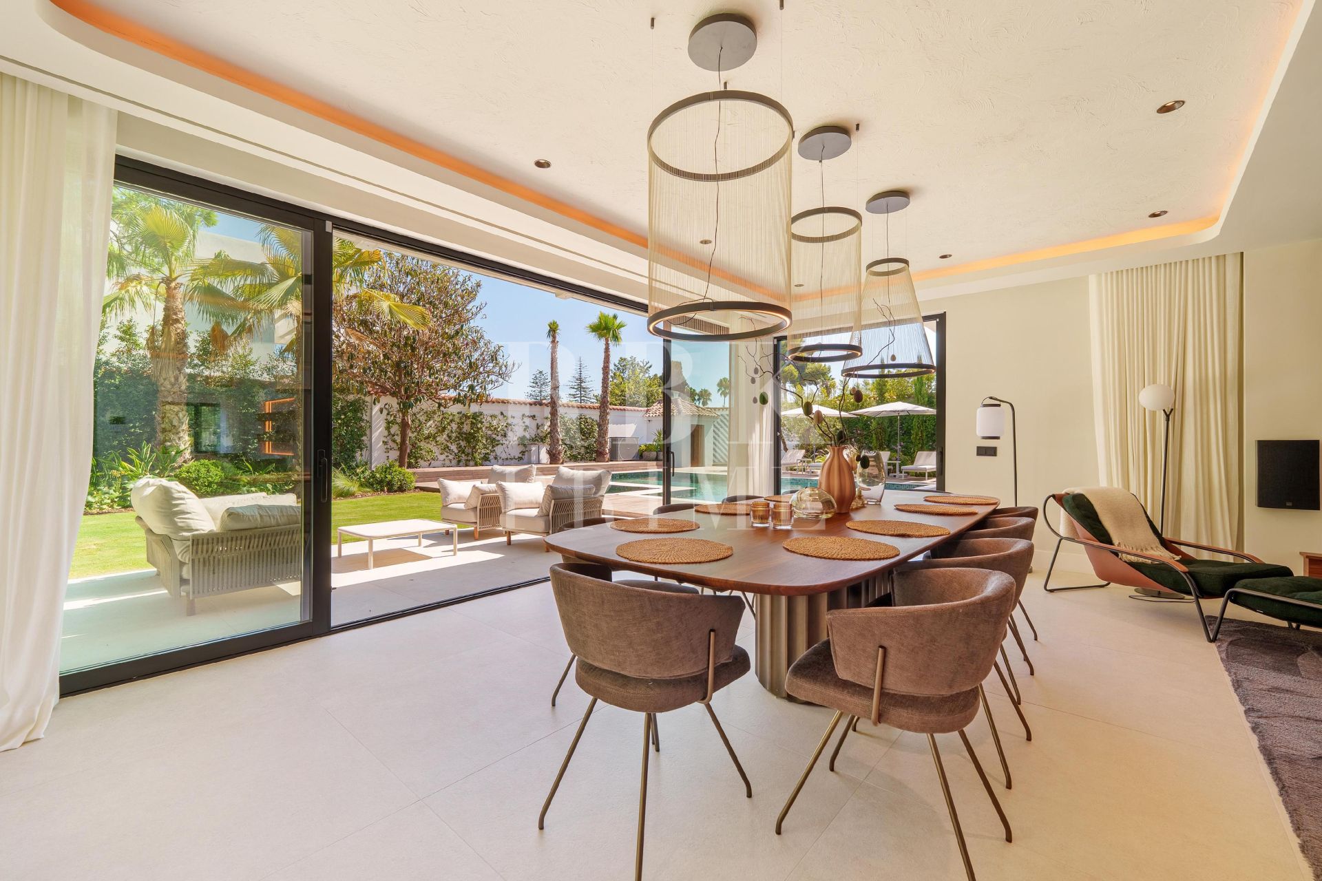 Available - Villa - Marbella - Costa del Sol