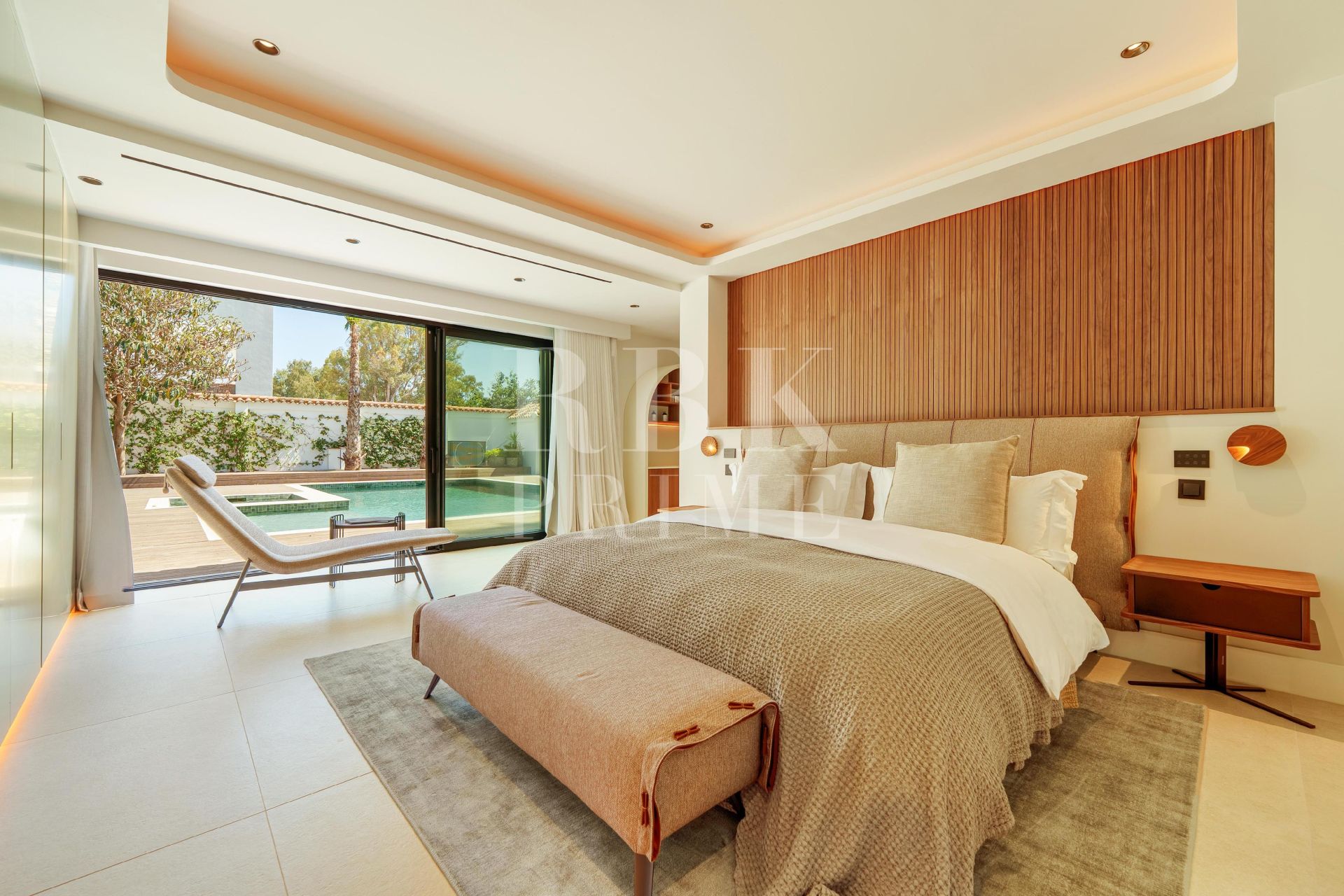 Available - Villa - Marbella - Costa del Sol