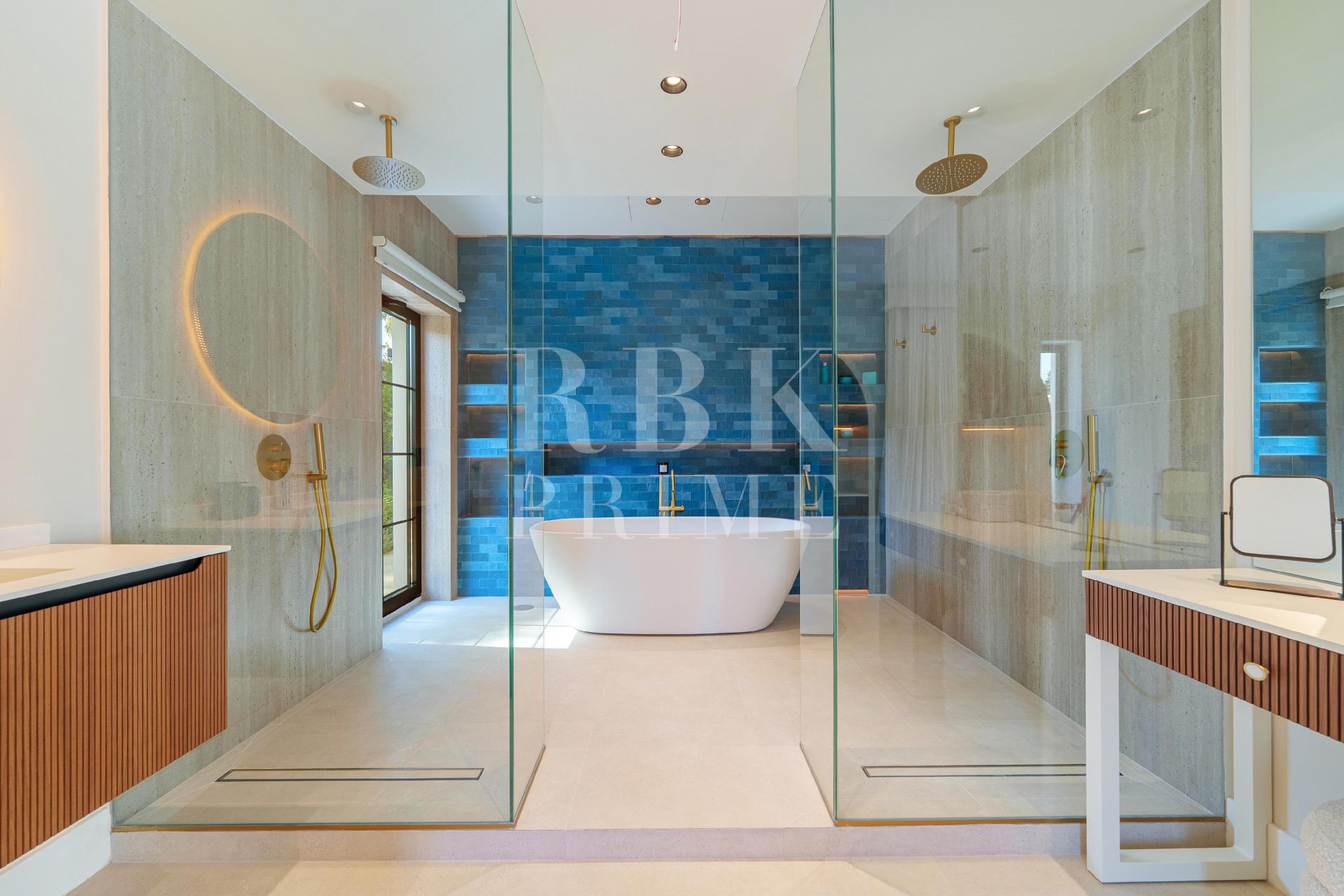 Available - Villa - Marbella - Costa del Sol