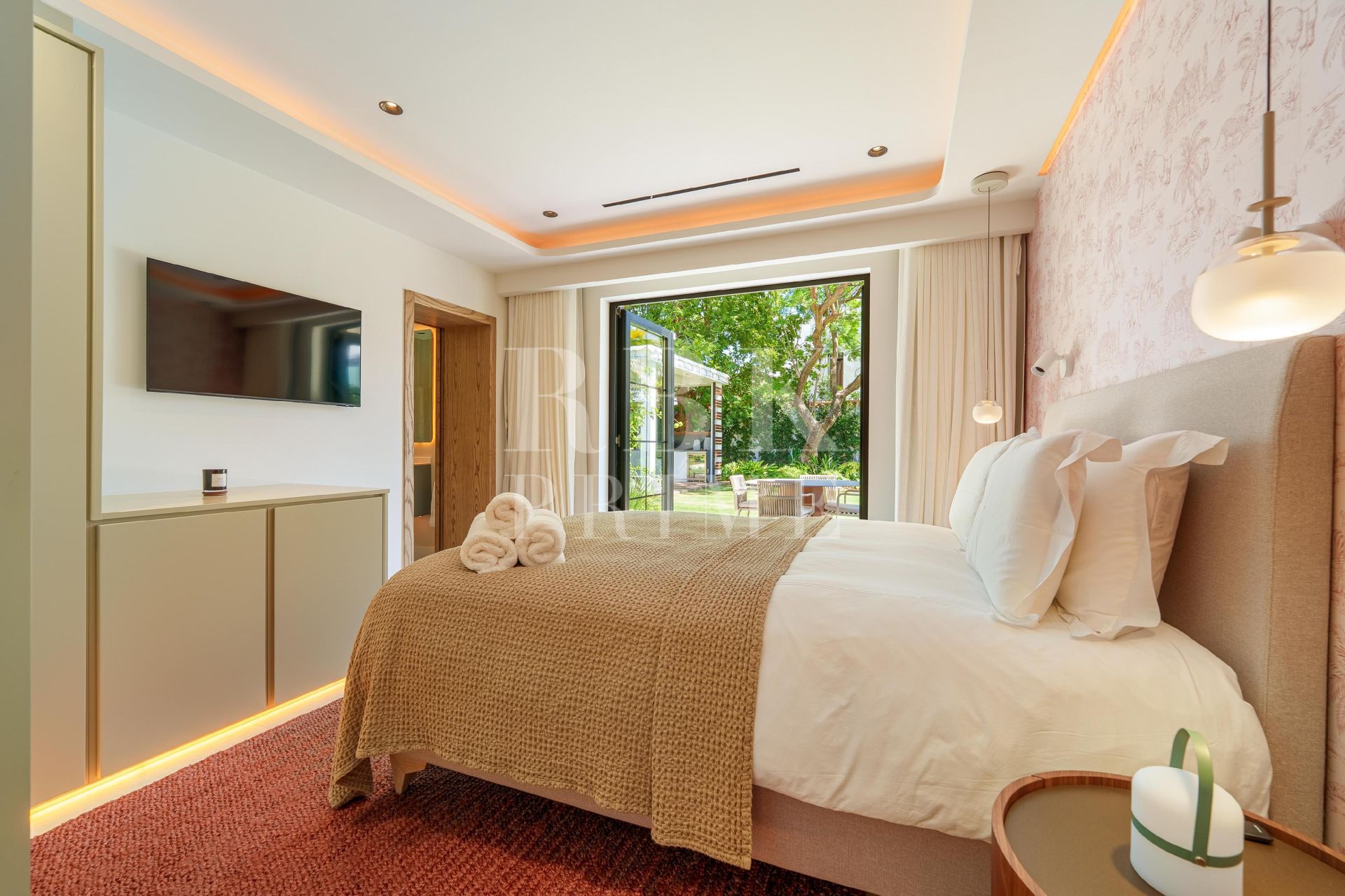 Available - Villa - Marbella - Costa del Sol
