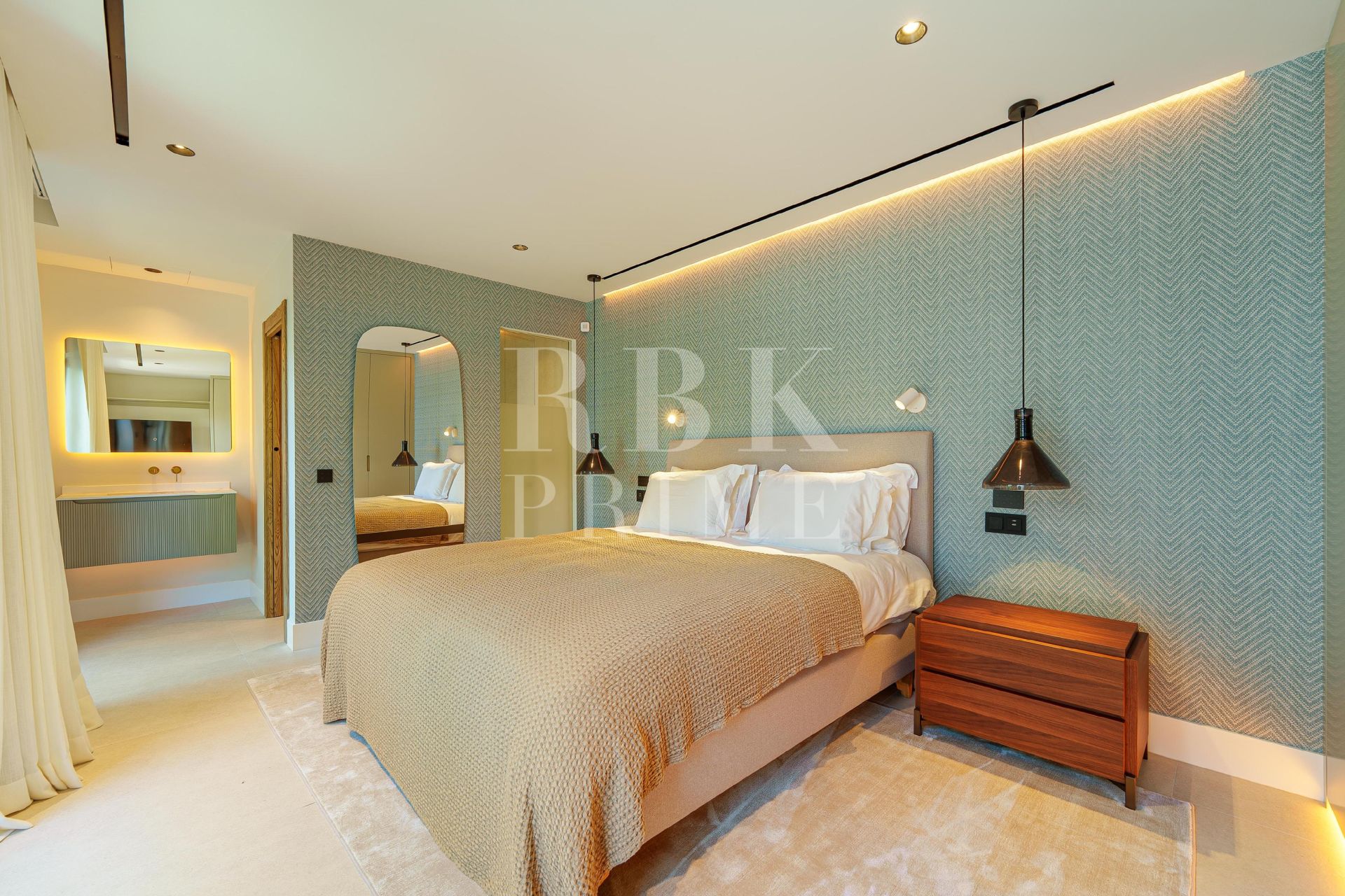 Available - Villa - Marbella - Costa del Sol