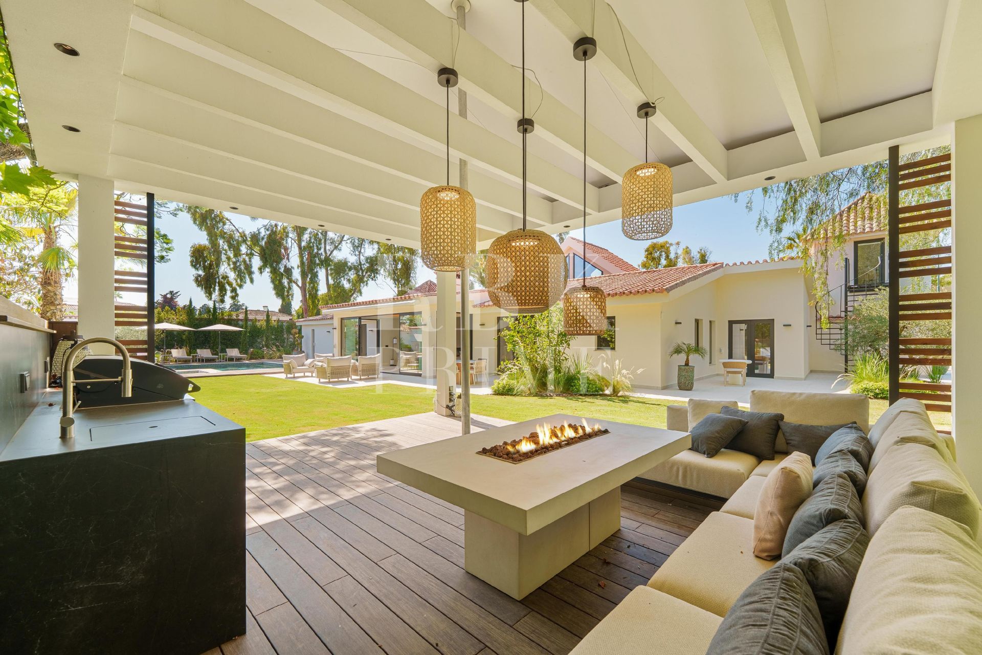 Available - Villa - Marbella - Costa del Sol
