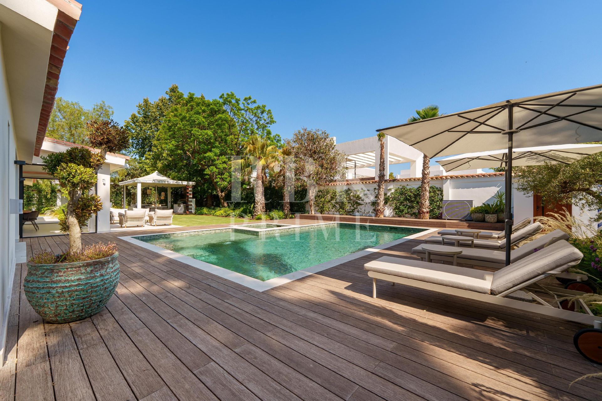 Available - Villa - Marbella - Costa del Sol