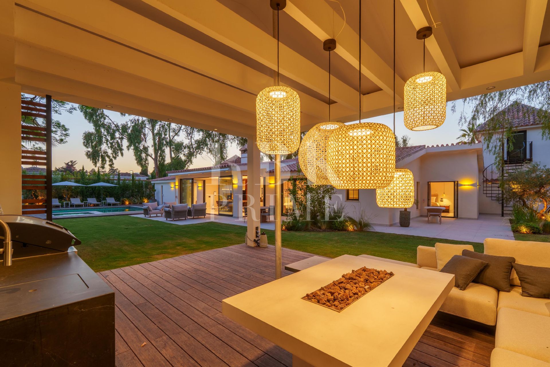 Available - Villa - Marbella - Costa del Sol