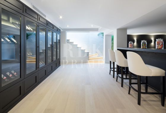 Villa · Available - Málaga