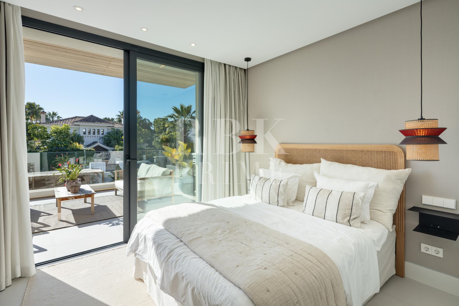 Available - Villa - Málaga - Costa del Sol