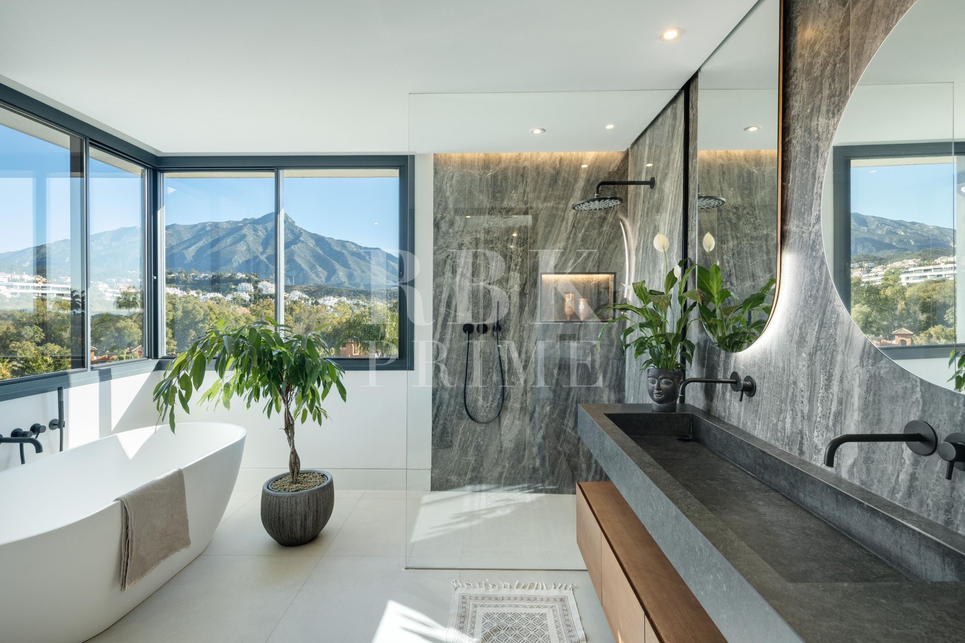 Available - Villa - Málaga - Costa del Sol