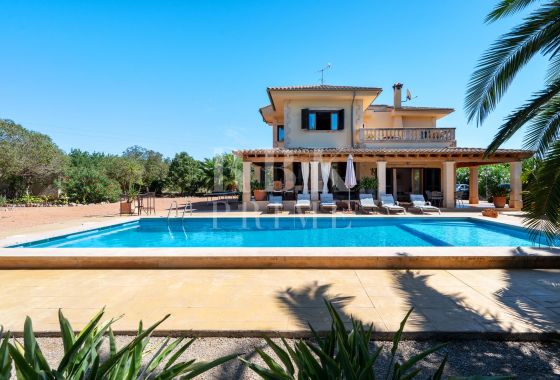 Country property · Available - Palma