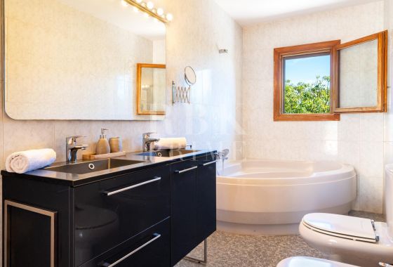 Country property · Available - Palma